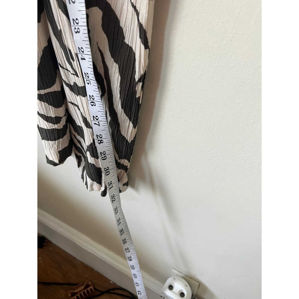 H&M Black and White Zebra Print Flare Pants - Picture 5 of 8